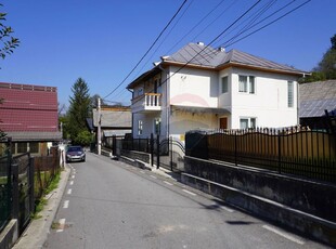 Casă / Vilă cu 6 camere de vânzare în zona Central