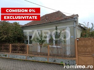 Casa 2 camere 70mp utili teren liber 2766mp 2 fronturi Petresti Sebes