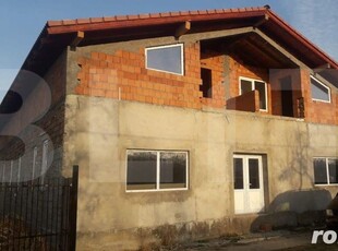 Casa 4 camere, 560 mp, Vinga