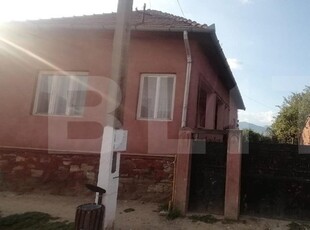 Casa 85 mp, 3 camere, baie 1000 mp teren, in Sard