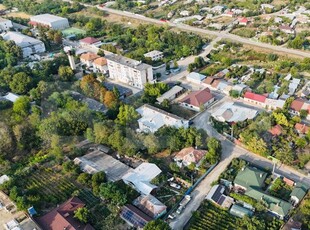 Casa cu 4 camere situata in Beresti