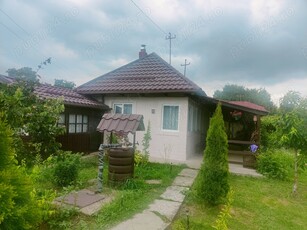 Casa la 10 km oras in Girov