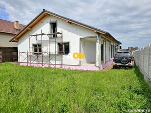 Casa la rosu, 3 camere, terasa, garaj, toate utilitatile, Micesti