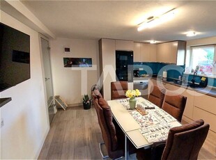 Casa 3 nivele si afacere la pachet - un apartament per nivel Strand