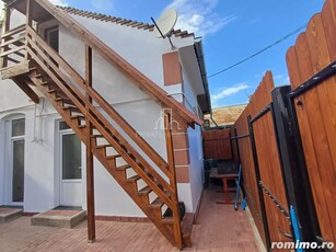 Casa Renovata, 2 camere, 2 bai, Curte Proprie, Zona Centrala