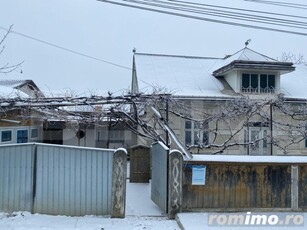 Casa si spatiu magazin, in Padureni, Siret