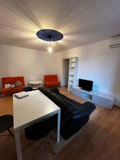 De închiriat apartament 3 camere centru vizavi de prefectură