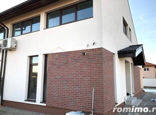 Duplex - dormitor pe plan - curte amenajata