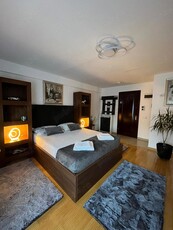 Inchiriez apartament cu 1 cameră exclusivist in Centrul vechi Brasov, direct PROPRIETAR!