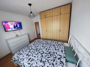 Închiriez apartament cu 3 camere