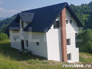 Oportunitate! Casa de 212 mp, D+P+M, 2.400 mp teren intravilan, Magura