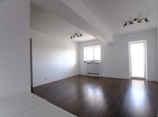 Oportunitate Unică: Apartament Elegant cu 4 Camere, Complet Renovat, în Ploiești, Zona Malu Roșu!