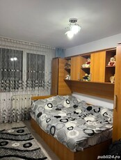 Vand apartament cu 4 camere