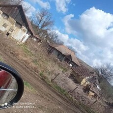 Vând casă în sat chiriș comună Geaca