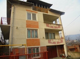 Vand casa solida in Deva, zona Calugareni partea de jos, D+P+E, suprafata construita 294,60 mp,