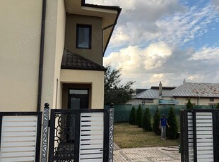 vand casa tip duplex in Maracineni