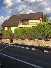 VAND DOUA CASE in sacele brasov , zona meravilioasa