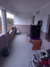 Vând schimb casa cu etaj situata in Colonesti Olt, are4 dormit, 2bai, garaj, beci 85000 eur,