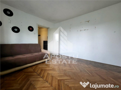 Apartament cu 3 camere, etaj intermediar, zona Dacia