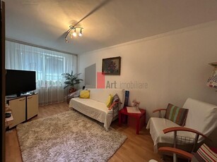 Apartament 3 camere Trei camere va oferim spre vanzare un apartament de3