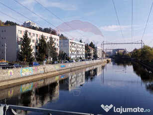 Apartament cu 3 camere de închiriat în zona Central