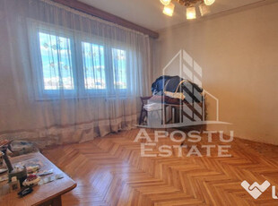 Apartament 3 camere, decomandat, etaj intermediar, zona G...