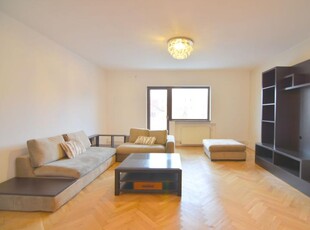 Apartament 4 camere si garaj-zona Central-Favorit