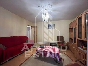 Apartament cu 3 camere, 2 bai, decomandat,etaj intermediar