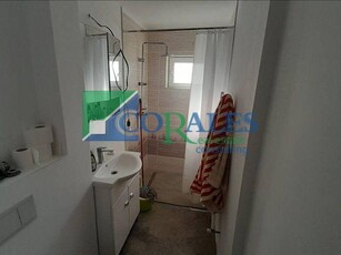 Apartament cu 3 camere. Centrala proprie. Aproape de Parcul Adolescentei.