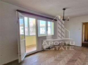 Apartament cu 3 camere, centrala proprie, zona Circumvalatiunii