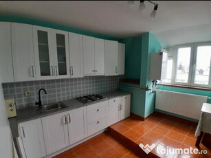 Apartament cu 3 camere Zona Zamca