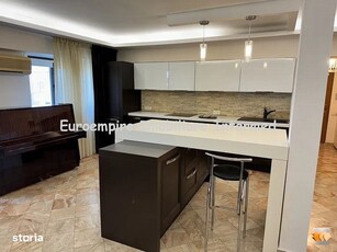 Apartament cu 4 camere decomandat ,zona Stadion