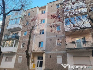 Apartament de vanzare 2 camere în zona Micalaca Mioritei