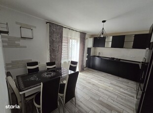 Apartament cu 3 camere de închiriat