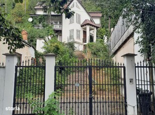 Casa Individuala cu 326 mp de curte si Carport, in Poplaca