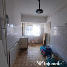 De vanzare apartament cu 3 camere,zona Tosca decomandat