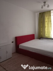 Ofer spre închiriere apartament 3 camere - 13 Decembrie