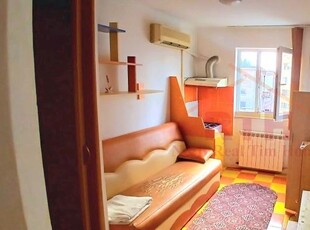 Oferim spre vanzare, direct de la proprietar, Garsoniera, zona Sagului