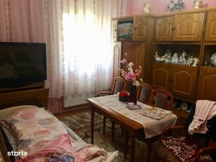 Vand apartament 2 camere Centru.