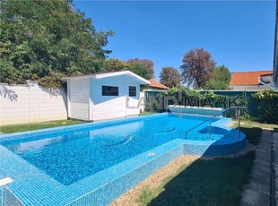 Vila individuala, piscina incalzita , garaj, sauna, zona Fratelia.