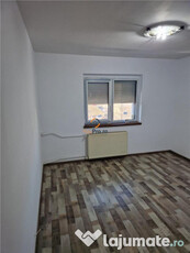 Apartament 2 camere decomandat etaj 3 zona Plavat 2 Giroculu