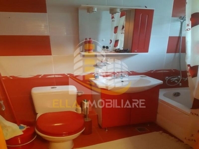 Apartament 3 camere in zona Bulevard