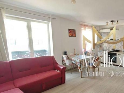 Apartament de 2 camere, 48mp, balcon, etaj intermediar, zona Viitorului