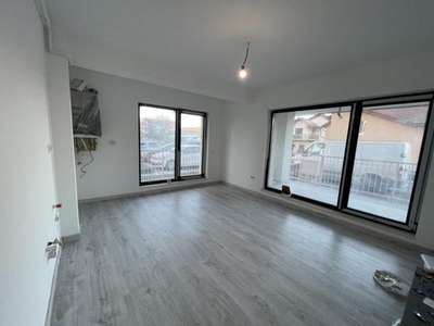 Apartament de 3 camere, 55 mp, terasa 20 mp,finisat,parcare,zona Metro