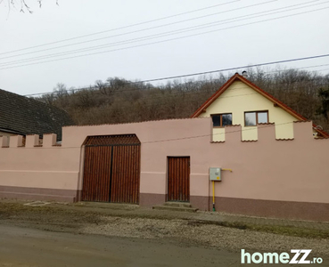 Dupus- Medias- Casa 3 camere- caramida- CT gaz- 2000 mp teren