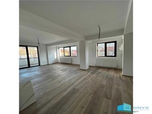 Apartament 4 camere Sararie Copou, etaj 1 de vanzare