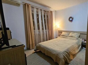 Apartament cu 3 camere decomandat, etaj 2/4, zona Nicolina