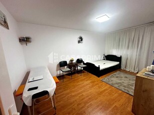 Apartament cu 3 camere, DECOMANDAT, geam la baie