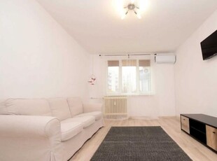 Apartament de 2 camere, 50 mp, decomandat, metrou, zona Titan