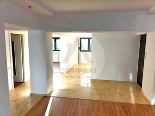 Vand apartament 3 camere Unirii